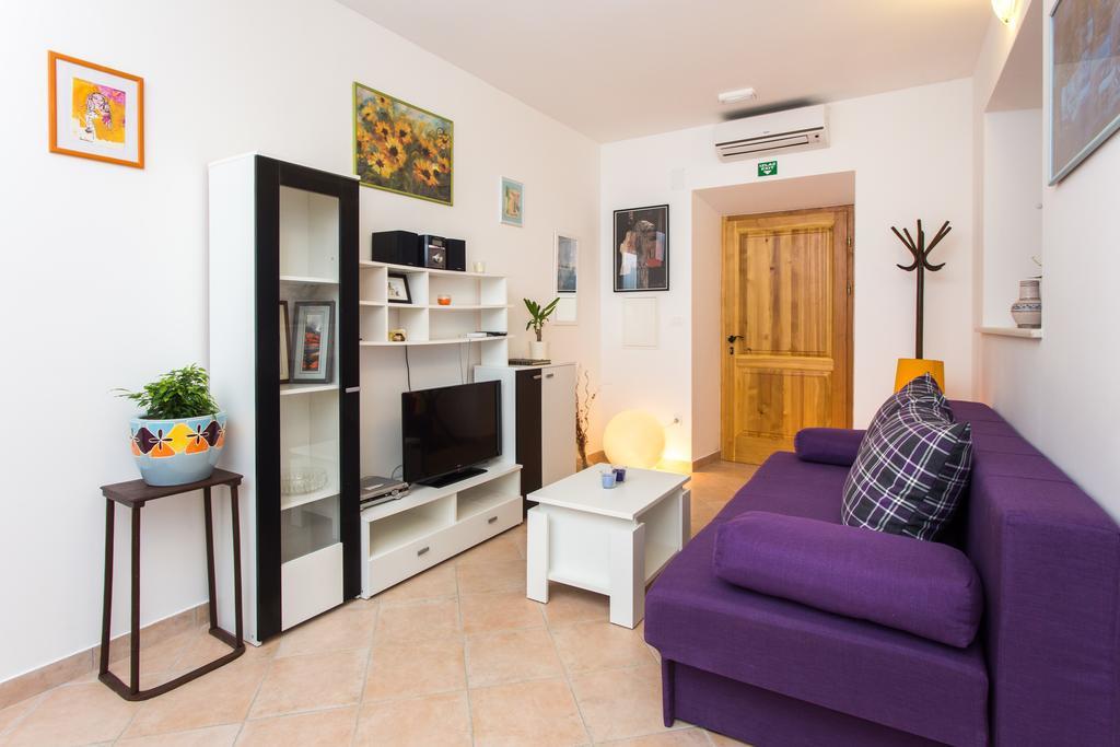 Nila's Place Apartment